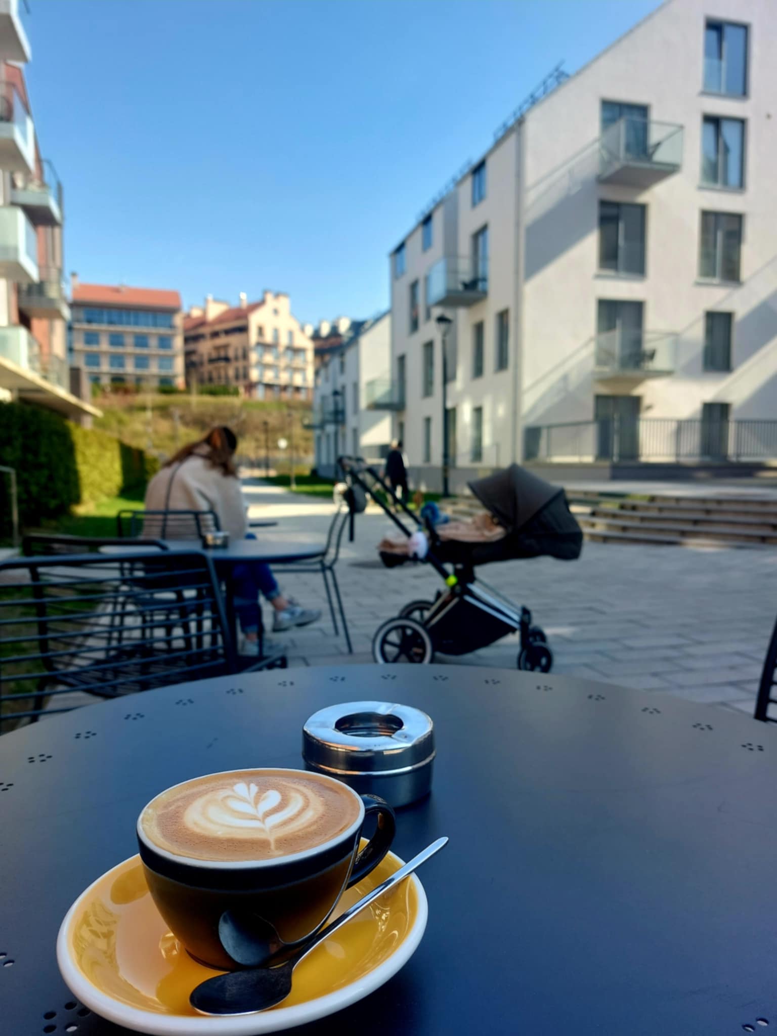 Kava prie staliuko